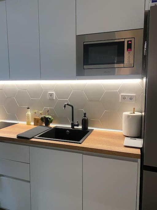 New Luxury Furnished Apartment - Beach, Varna Center & Fast Wi-Fi מראה חיצוני תמונה