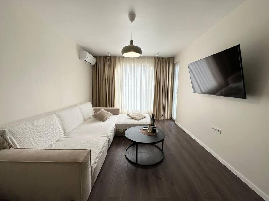 New Luxury Furnished Apartment - Beach, Varna Center & Fast Wi-Fi מראה חיצוני תמונה