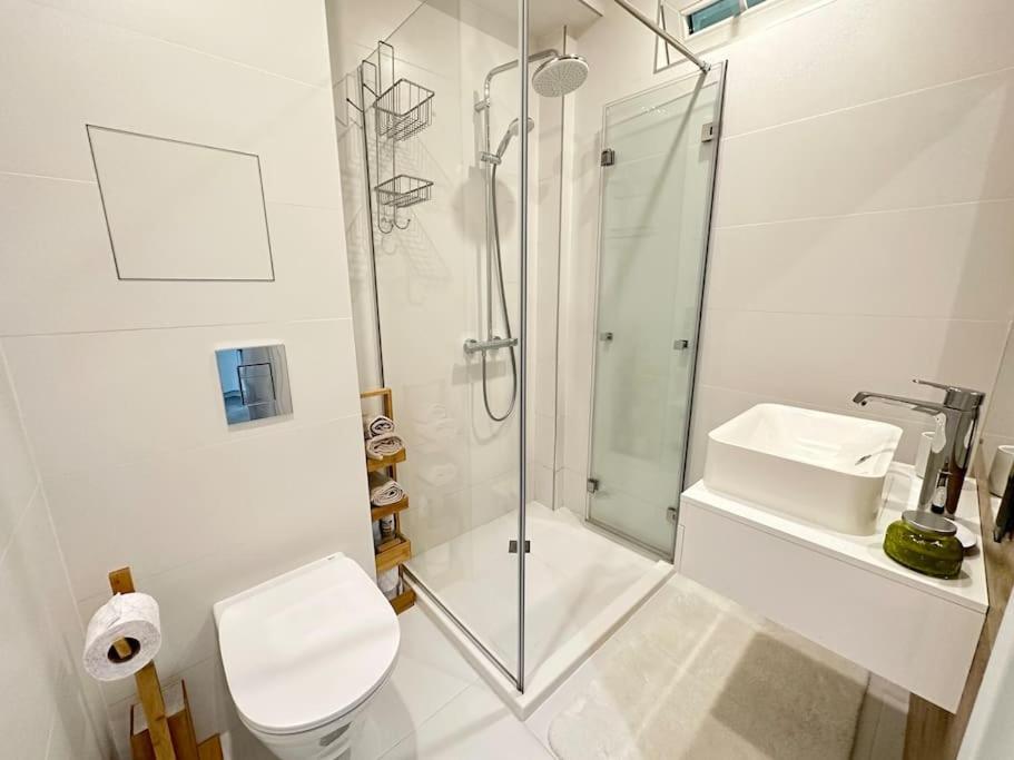 New Luxury Furnished Apartment - Beach, Varna Center & Fast Wi-Fi מראה חיצוני תמונה
