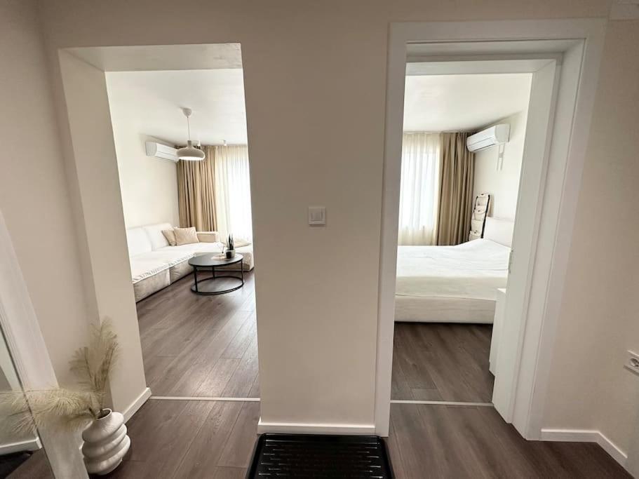 New Luxury Furnished Apartment - Beach, Varna Center & Fast Wi-Fi מראה חיצוני תמונה