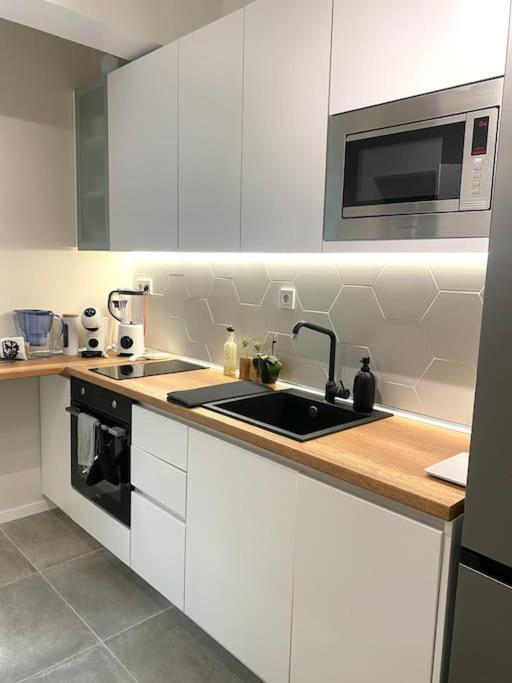 New Luxury Furnished Apartment - Beach, Varna Center & Fast Wi-Fi מראה חיצוני תמונה